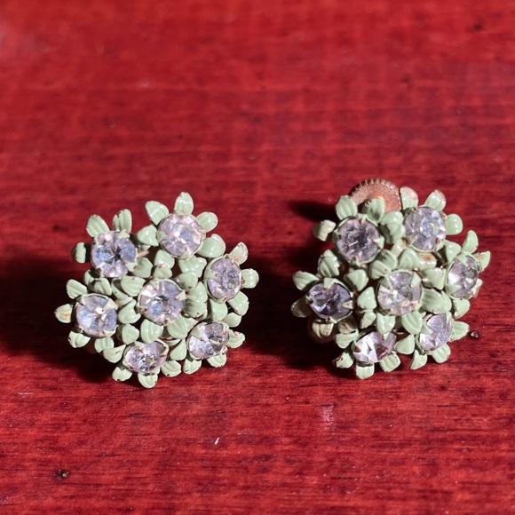 Vintage Jewelry - 1960s vintage rhinestone and enamel screw back earrings